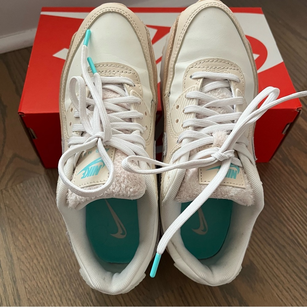 Nike Air Max 90 - Size 6